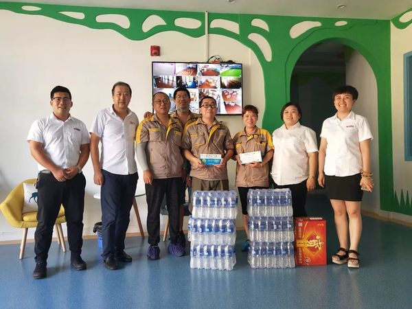 乾港集團(tuán)高層慰問(wèn)一線員工